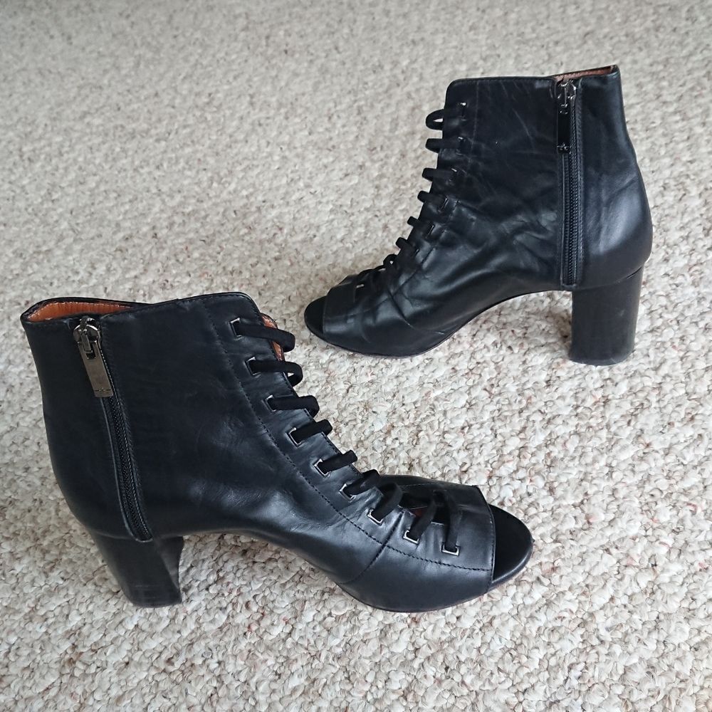 Aquatalia Stefania peep toe lace up bootie size 6.5